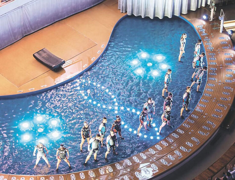 392-02-Aqua-theater-show