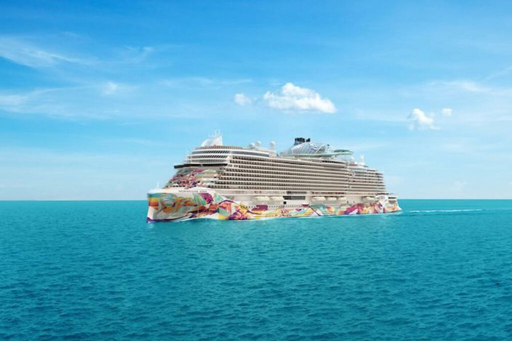 392-03-Norwegian-Cruise-comedy-show