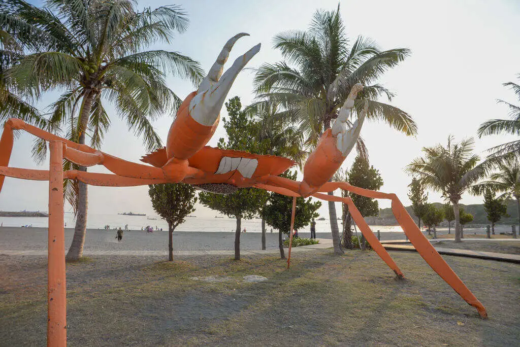 2-story red crab at Cijin Beach